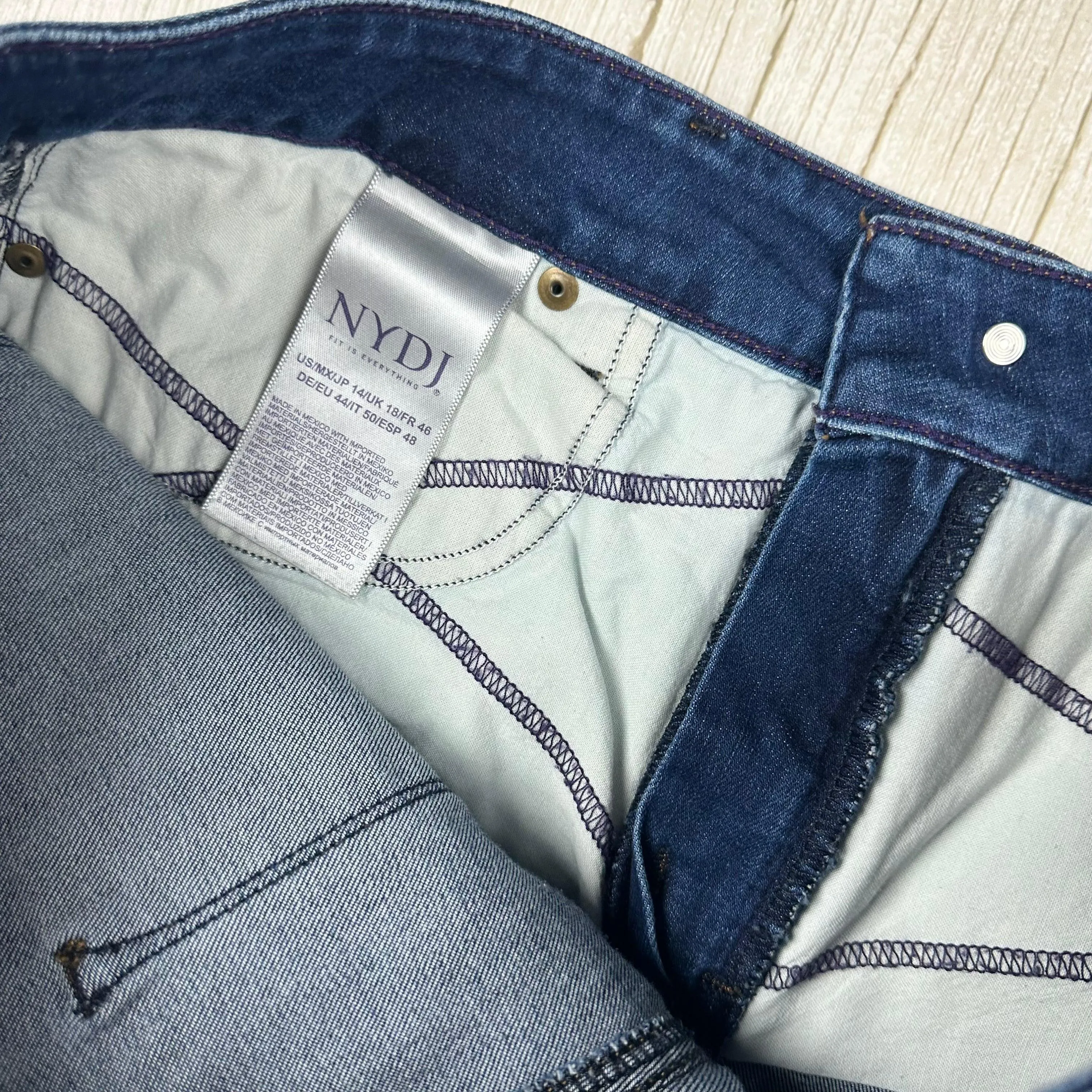 NYDJ - 'Lift & Tuck' MARILYN Straight Leg Jeans -Size 14US suit 18AU