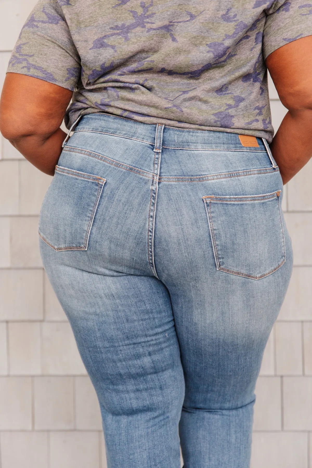ONLINE EXCLUSIVE High Waist Slim Fit Jeans
