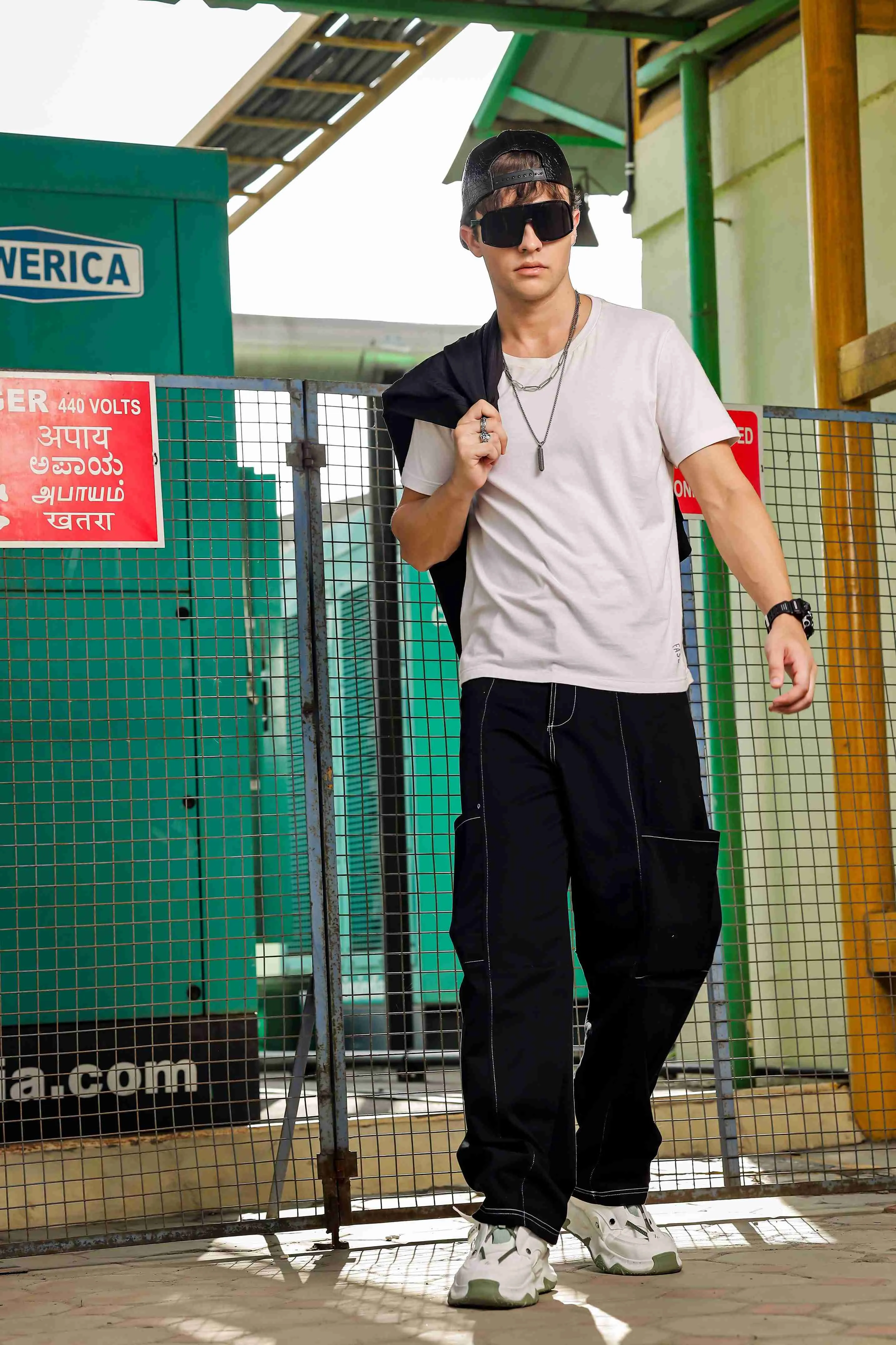 Unisex Baggy Fit Mid Rise Pure Cotton Cargos Trousers